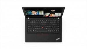 Lenovo przyzwyczaiło nas przez lata do różnorodności oferty. Wśród produktów producenta bez problemu znajdziemy urządzenia bardziej lub mniej mobilne