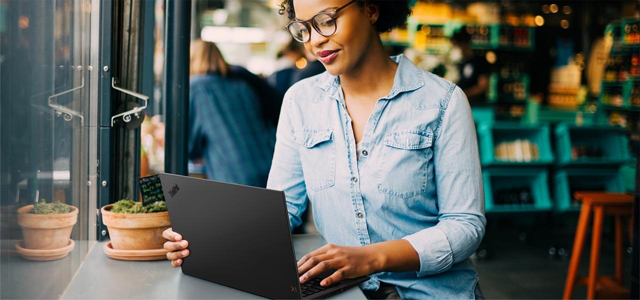 Najnowszy Lenovo ThinkPad T14s jest napędzany przez procesor marki Intel.