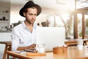 Z pewnością wielu z nas miało kiedyś sytuację, w której laptop po kilku lub kilkunastu miesiącach użytkowania zacinał się