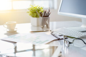 Wielu ludzi w czasach obecnych preferuje maszynę taką jak HP ZBook Studio G7 i to nawet tę najtańszą z procesorem Core i7 10750H o sześciu rdzeniach, bo tego typu komputery przenośne są wyżej cenionymi od tych z procesorami AMD Razen o sześciu lub o ośmiu rdzeniach